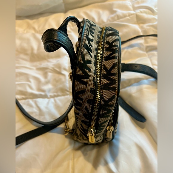 Michael Kors mini back pack signature MK print - Picture 4 of 13